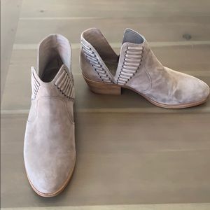 Vince Camuto Pevista Foxy suede bootie